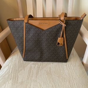 AUTHENTIC Michael Kors New without tags